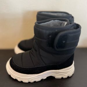Black snow boots